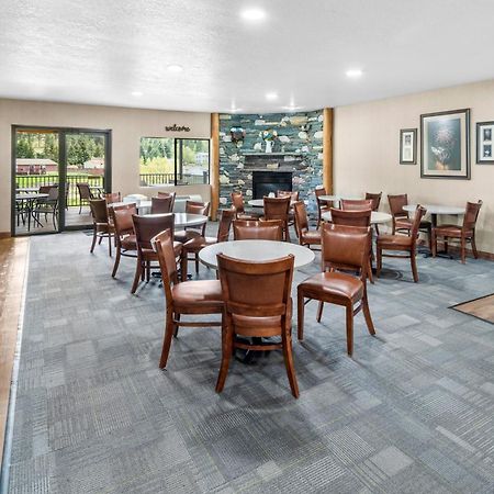 Everspring Inn & Suites Hill City Eksteriør billede