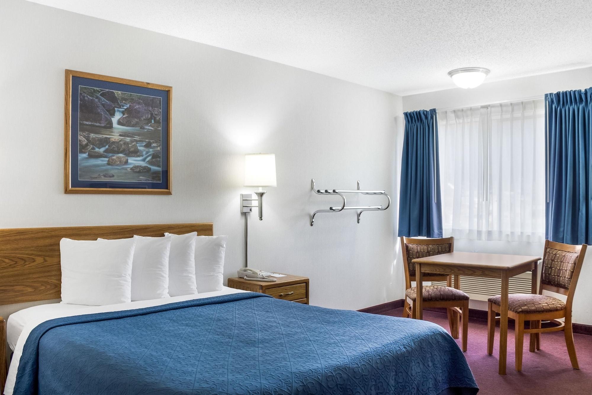 Everspring Inn & Suites Hill City Eksteriør billede