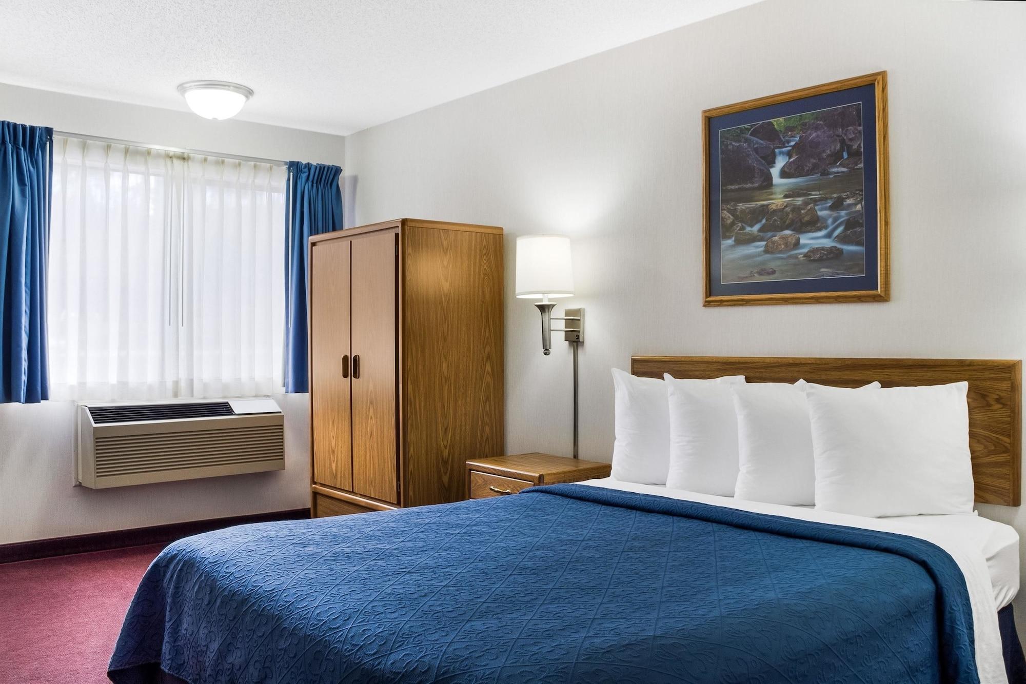 Everspring Inn & Suites Hill City Eksteriør billede