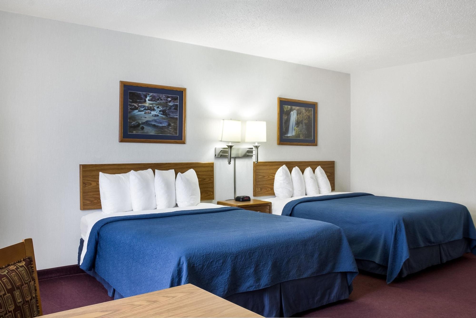 Everspring Inn & Suites Hill City Eksteriør billede