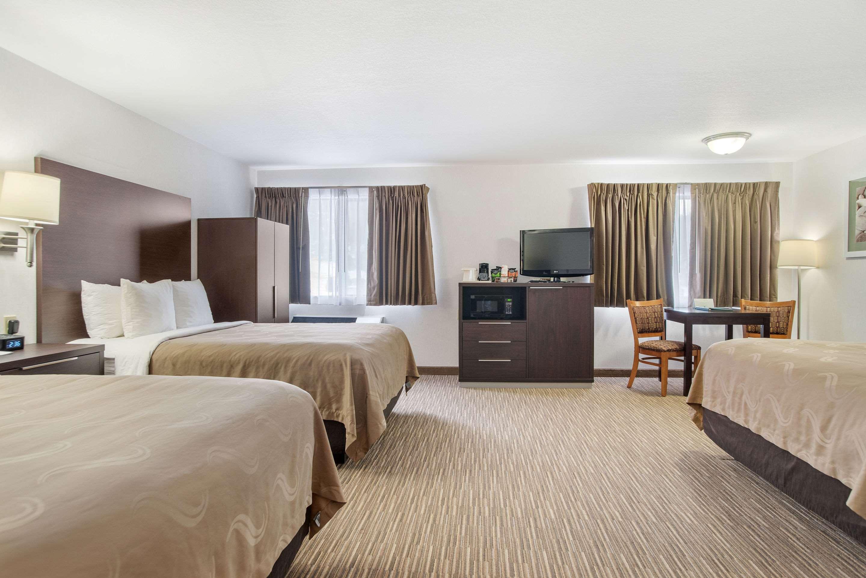 Everspring Inn & Suites Hill City Eksteriør billede