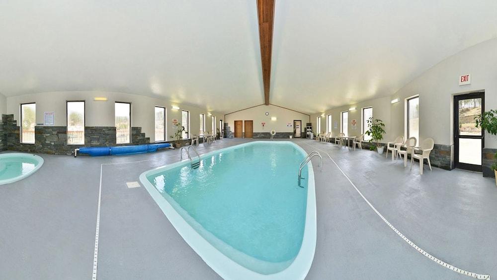 Everspring Inn & Suites Hill City Eksteriør billede