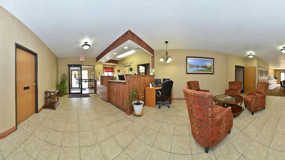 Everspring Inn & Suites Hill City Eksteriør billede