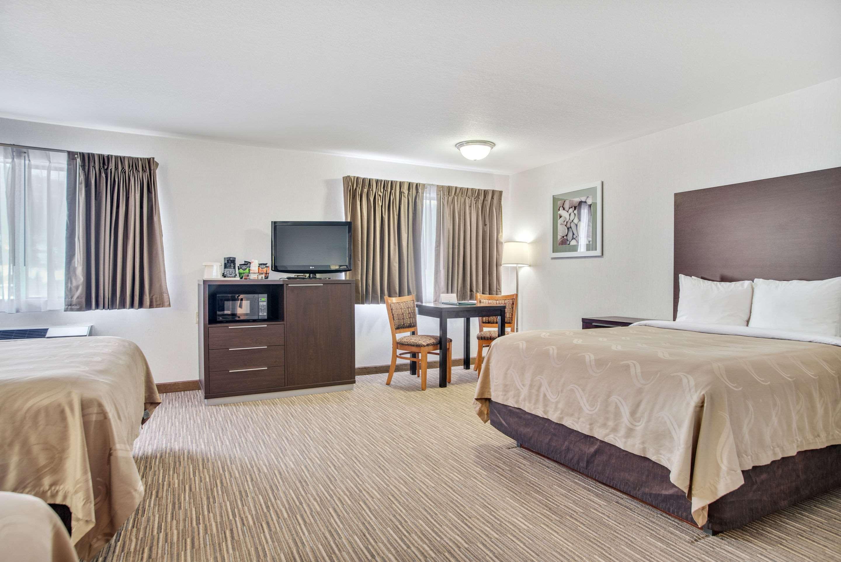Everspring Inn & Suites Hill City Eksteriør billede