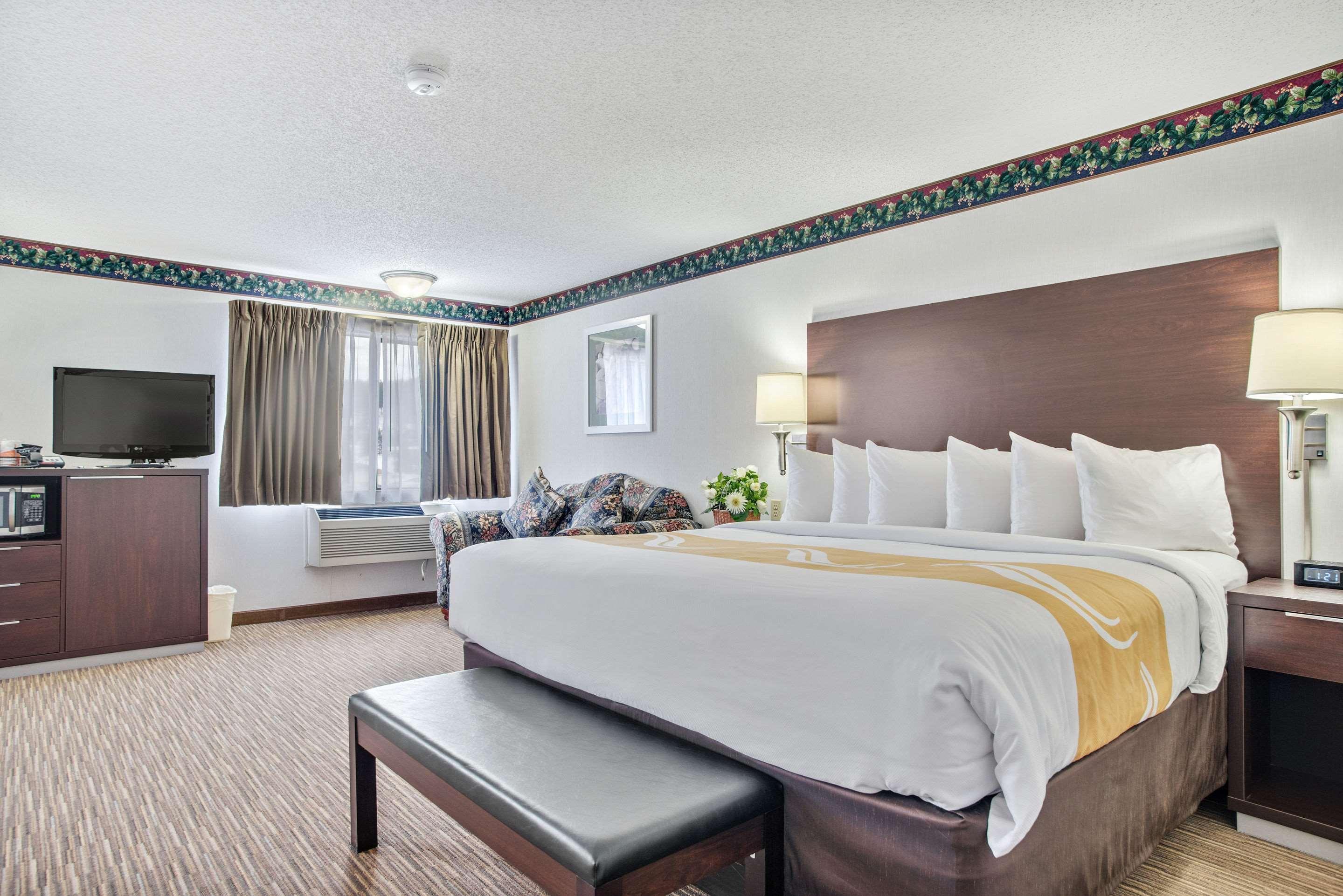 Everspring Inn & Suites Hill City Eksteriør billede