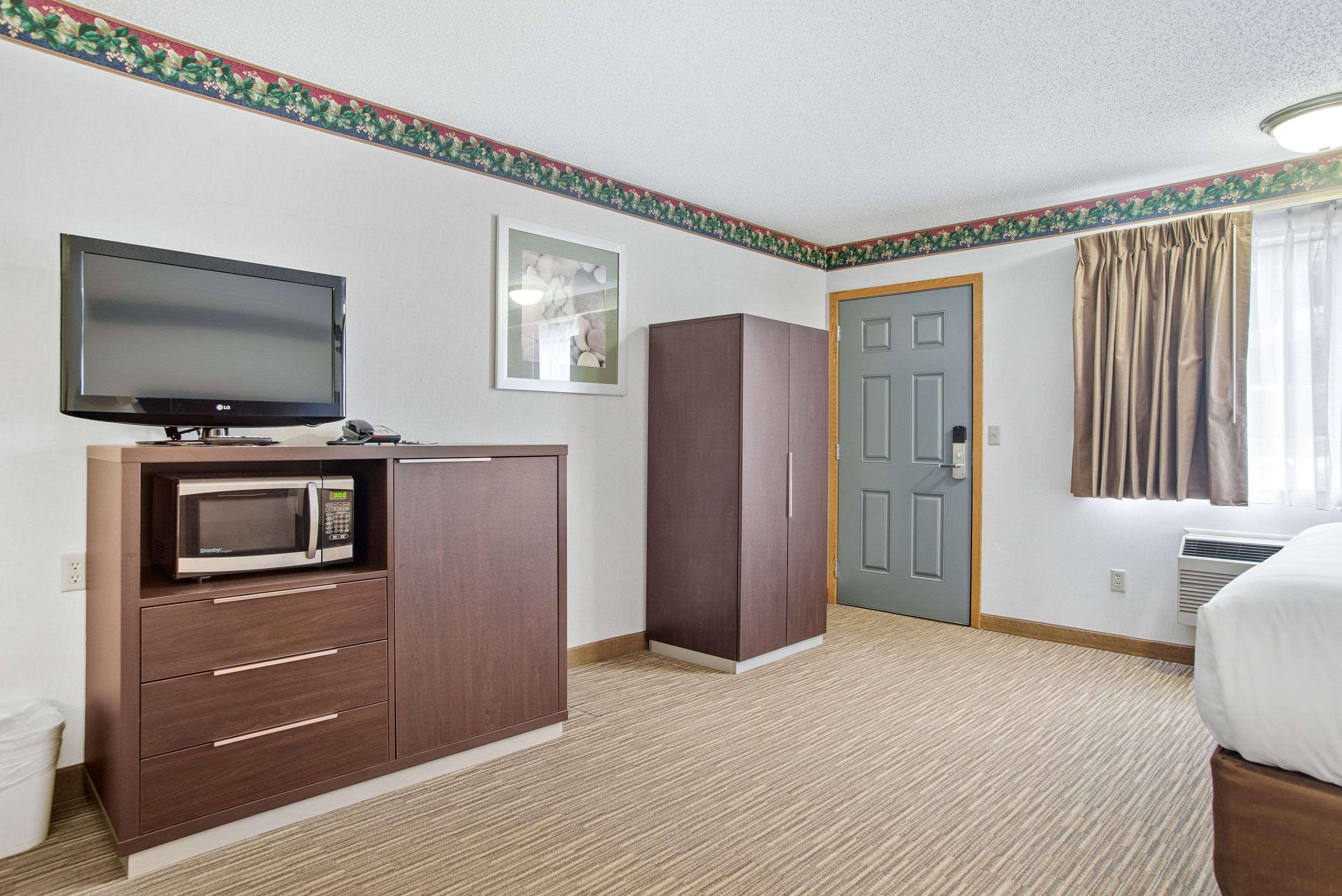 Everspring Inn & Suites Hill City Eksteriør billede