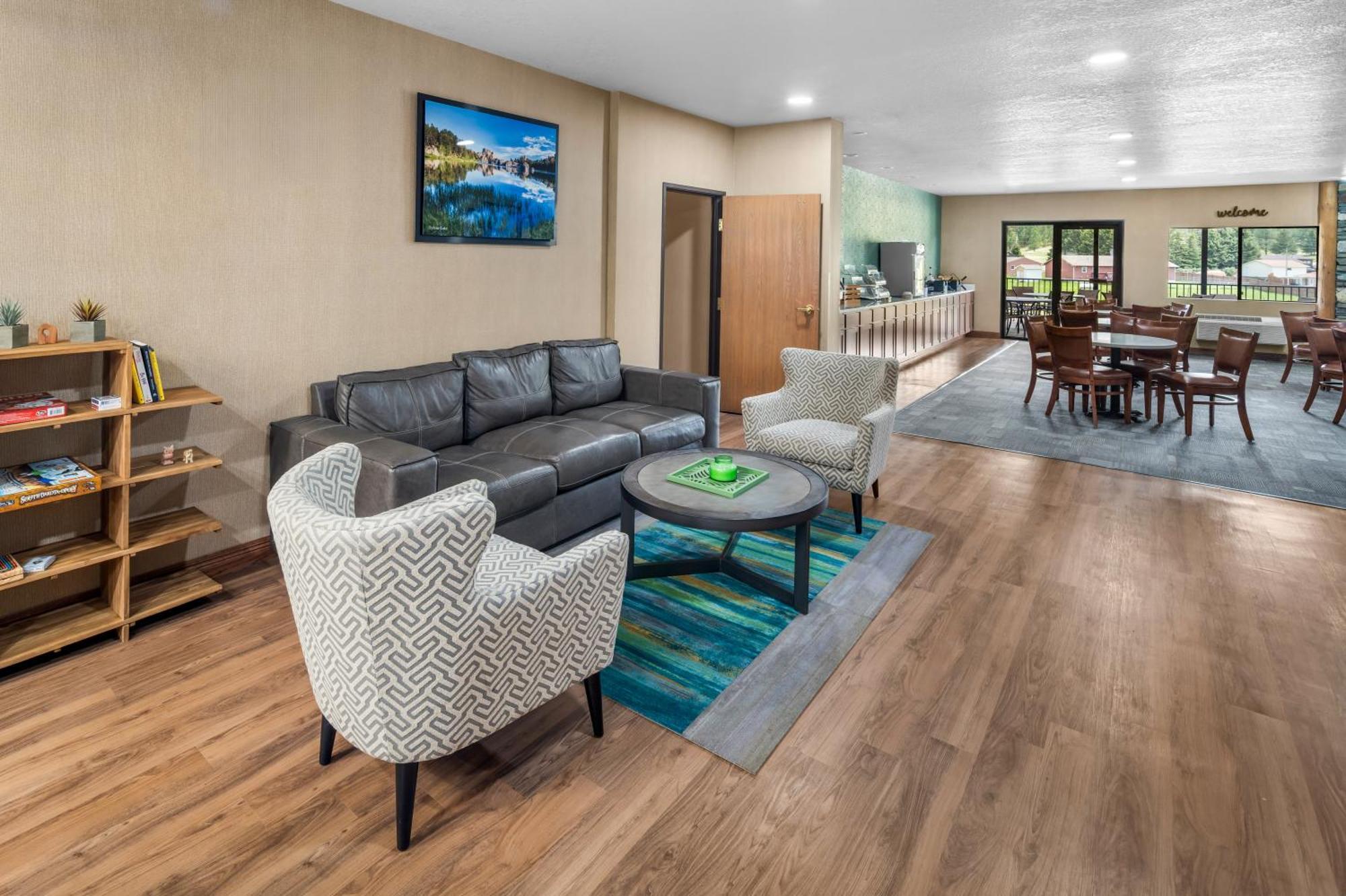 Everspring Inn & Suites Hill City Eksteriør billede