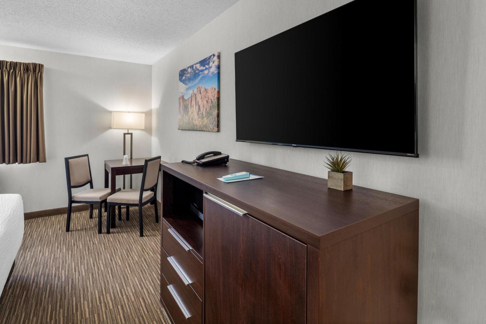 Everspring Inn & Suites Hill City Eksteriør billede