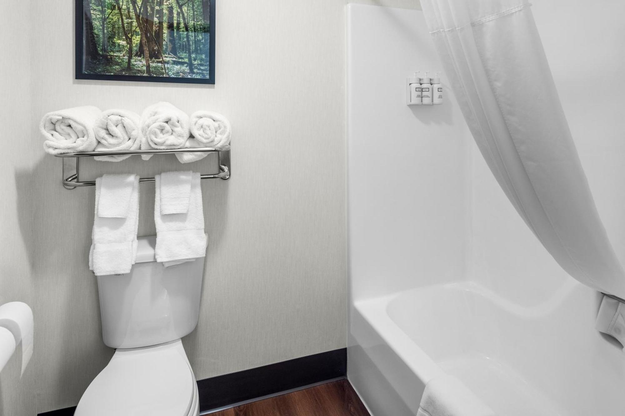 Everspring Inn & Suites Hill City Eksteriør billede
