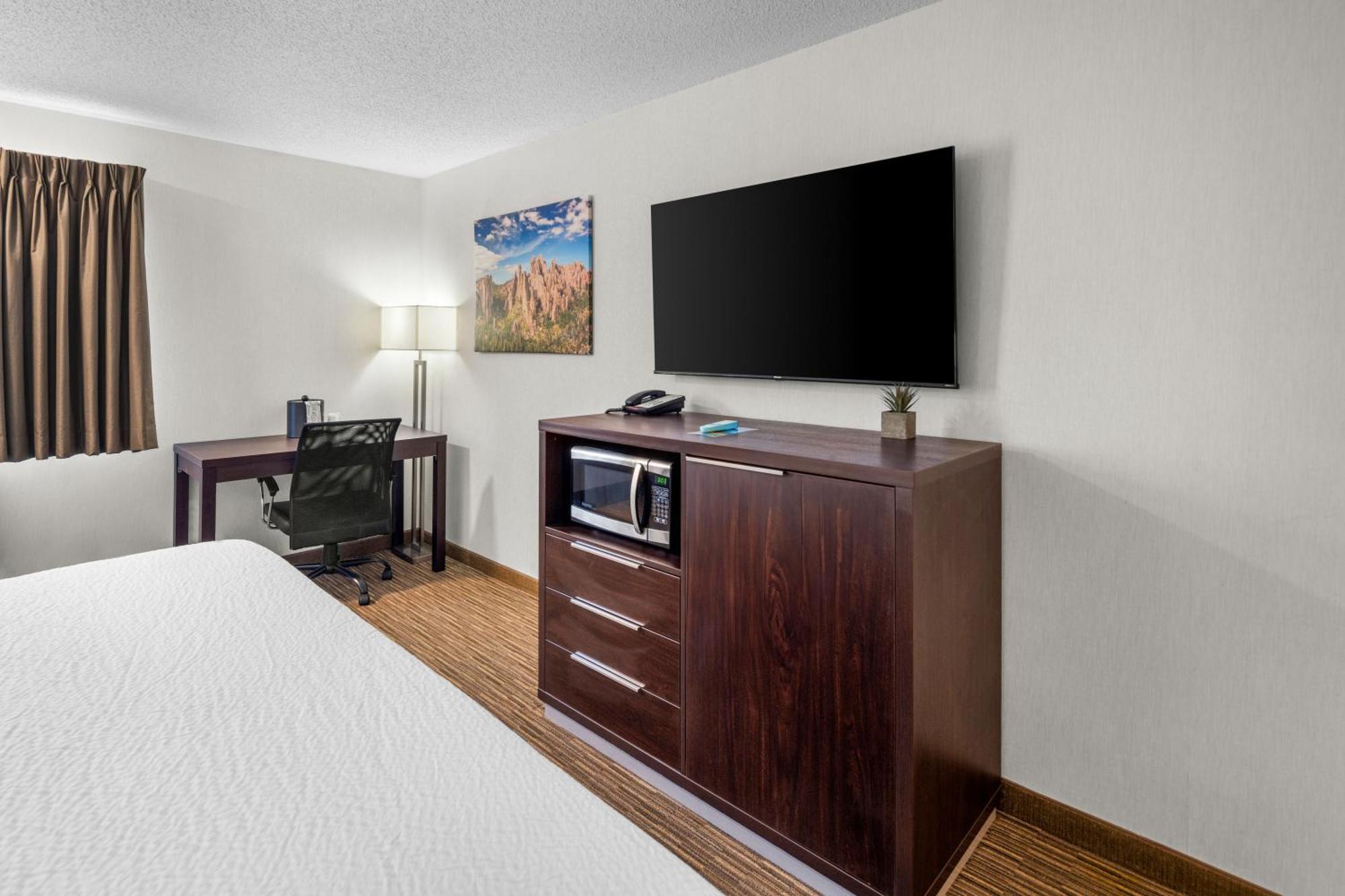 Everspring Inn & Suites Hill City Eksteriør billede