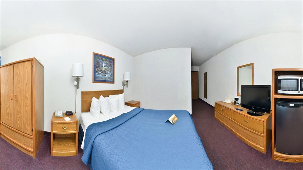 Everspring Inn & Suites Hill City Eksteriør billede