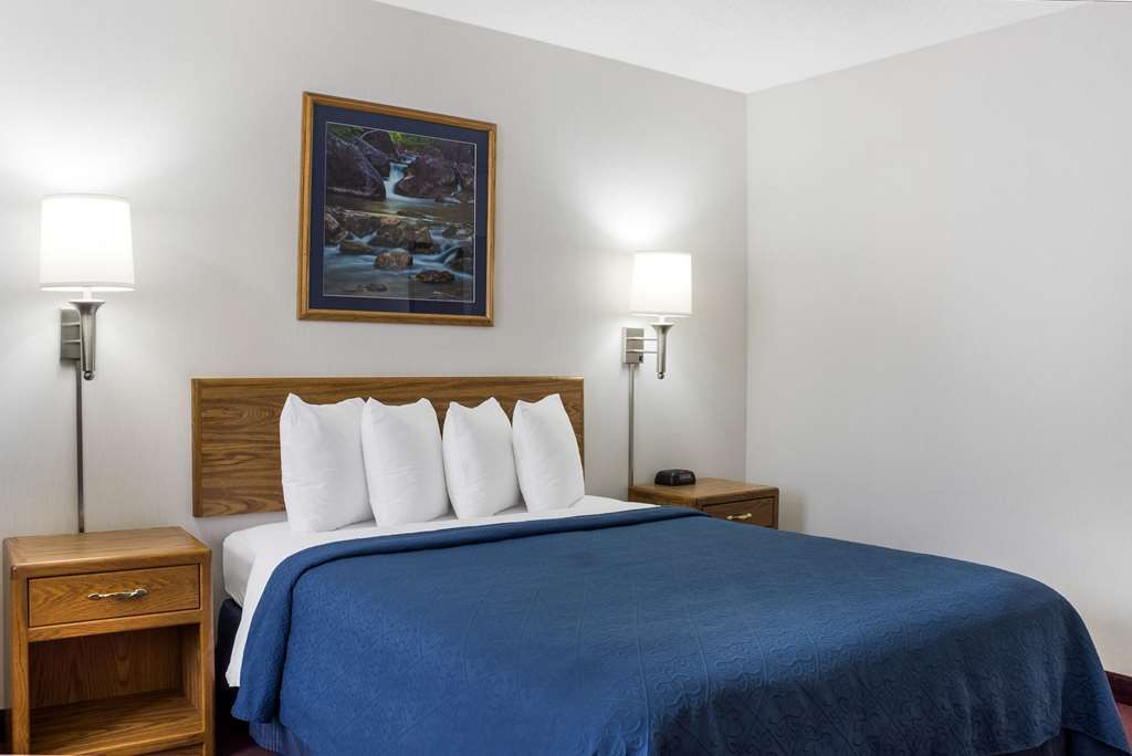 Everspring Inn & Suites Hill City Værelse billede
