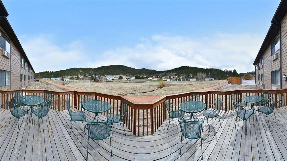 Everspring Inn & Suites Hill City Eksteriør billede