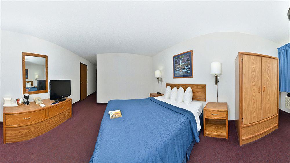 Everspring Inn & Suites Hill City Eksteriør billede