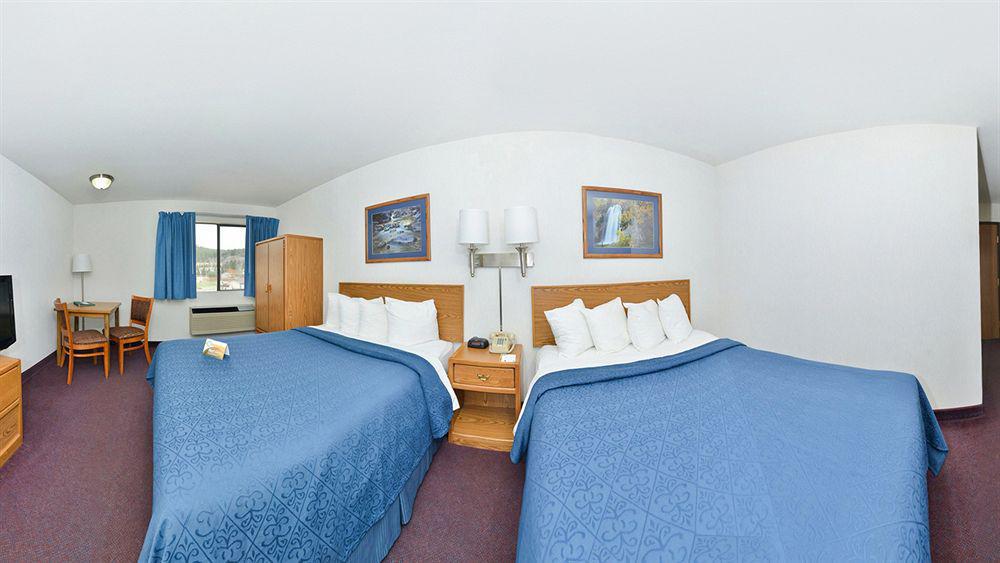 Everspring Inn & Suites Hill City Eksteriør billede